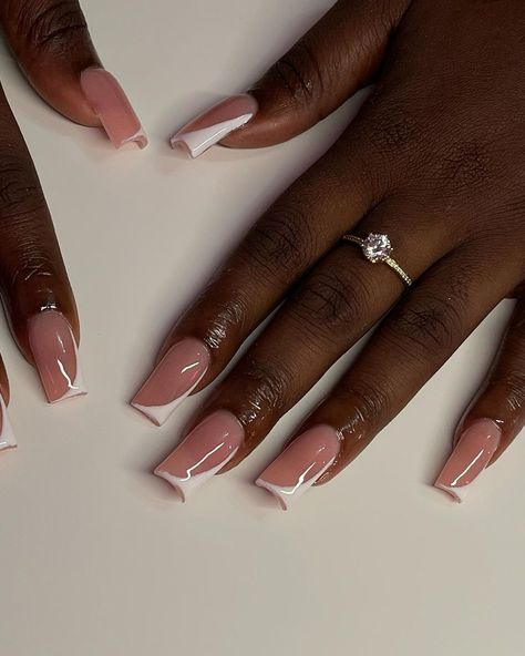 Clear Gel Nails Designs French Tips, French Tip Acrylic Nails On Black Women, Short Acrylic Nail Ideas Classy, Modern Acrylic Nails, Medium Square French Tip Acrylic Nails, Trending Acrylic Nails Square, French Tip Style Nails, Classy Short Acrylic Nails, Slanted French Tip