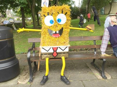 Spongebob Scarecrow, Hay Bale Decorations, Scarecrow Contest, Scarecrow Ideas, Scarecrow Festival, Festival Ideas, Rice Field, Hay Bales, The Festival