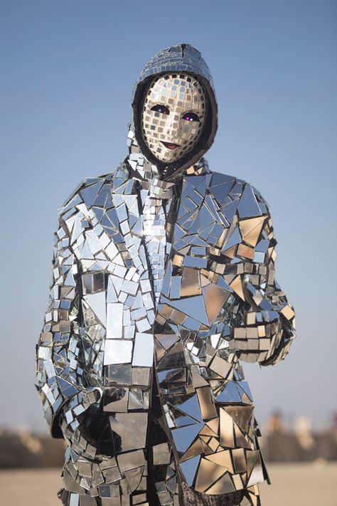 Steve, a costume designer from Las Vegas, goes by "Man in the Mirror" on the playa. Halloween Rave Outfits, Burning Man Style, Burning Man 2015, Man In The Mirror, Burning Man Art, Halloween Rave, Burning Men, Mirror Man, People Pictures