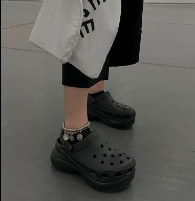 Crocs Bae Clogs Outfits, Crocs Bae Clogs, Crocs Platforms Outfit, Bae Crocs, Bae Clogs, Crocs Bae, Crocs Aesthetic, Crocs Platform, Clogs Outfits