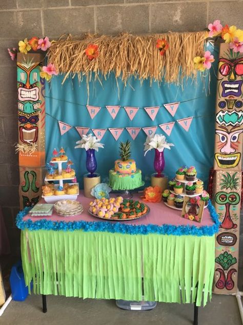 Aloha Dessert Table, Hawaiian Theme Dessert Table Ideas, Hawaiian Dessert Table, Luau Gender Reveal Party, Luau Dessert Table, Luau Snacks, Luau Party Desserts, Luau Desserts, Margaritaville Party