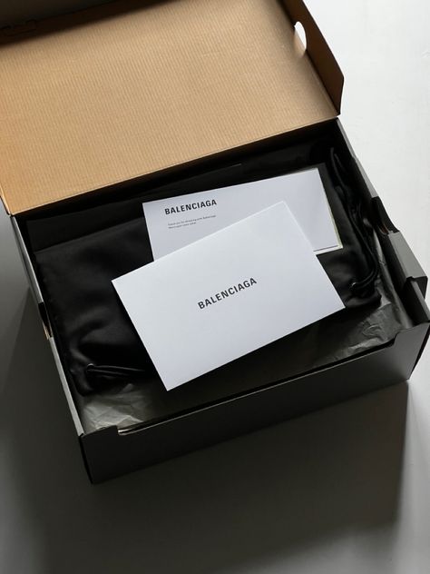 Unboxing Balenciaga 3XL white colourway #balenciaga #unboxing #unboxingshoes #shoes #shoesaddict #fashion #streetstyle Balenciaga Packaging, Streetwear Packaging, Shoe Unboxing, Shoes Unboxing, Unboxing Packaging, Balenciaga Sunglasses, Balenciaga Shoes, Photography Branding, Bagpack