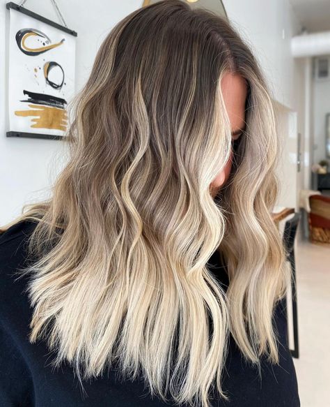 Bronde Hair with Blonde Money Piece Ombre Hair With Money Piece, Dirty Blonde Balayage With Money Piece, Partial Highlights With Money Piece, Bronde Balayage With Money Piece, Blonde Money Piece, Brunette Shades, Hair Lookbook, Baylage Hair, Blonde And Brunette