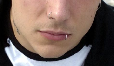 Side Lip Piercing Men, Frank Iero Lip Piercing, Men With Lip Piercings, Frank Iero Piercing, Snakebites Men, Masc Piercings, Lip Piercing Men, Piercings Men, Lip Piercings