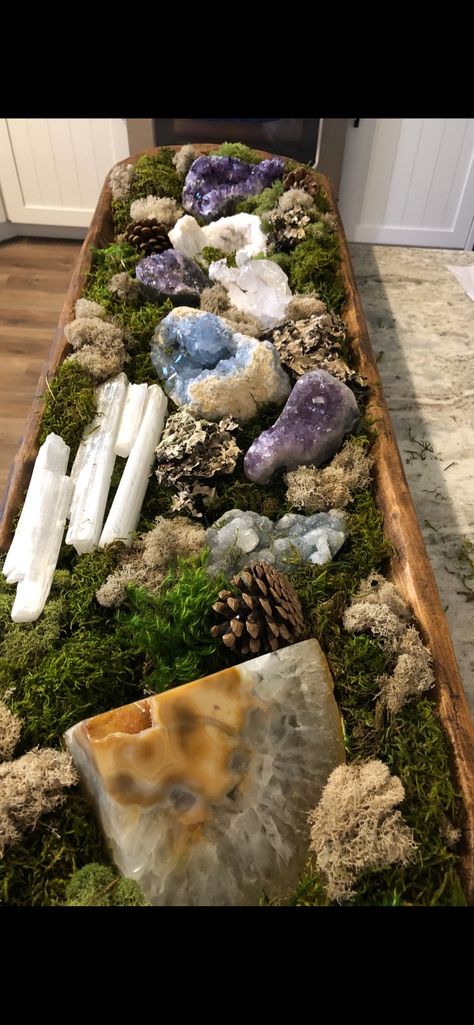 Rocks And Candles Centerpiece, Bowl Of Rocks Decor, Pebble Centerpiece, Crystal Rock Display Ideas, Rock Storage Ideas, Moss In A Bowl, Rock Centerpieces, Rock Collection Display Ideas, How To Display Rocks