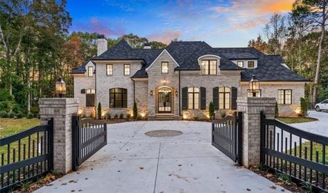 Luxury Real Estate Agent, Harrison Design, Rich Home, Dream House Plans, Luxury Property, Elegant Homes, Atlanta Ga, Driveway, Luxury Real Estate