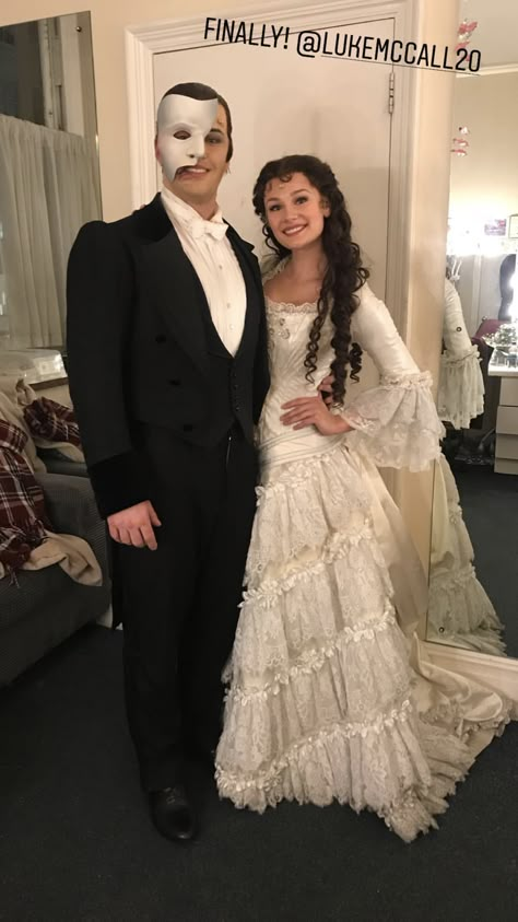 Christine And Phantom Costume, Christine Daae Cosplay, Historical Couples Costumes, Phantom Halloween Costumes, Phantom And Christine Costume Halloween, Phantom Of The Opera Couple Costume, Christine Daae Costume Halloween, Phantom Of The Opera Halloween Costumes, Christine Phantom Of The Opera Costume