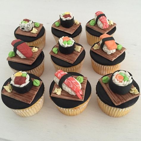 Sushi Cupcake, Sushi Cake Birthday, Sushi Cupcakes, Sushi Birthday, Sushi Dessert, Torte Creative, Candy Sushi, Sushi Cake, Cupcakes With Chocolate