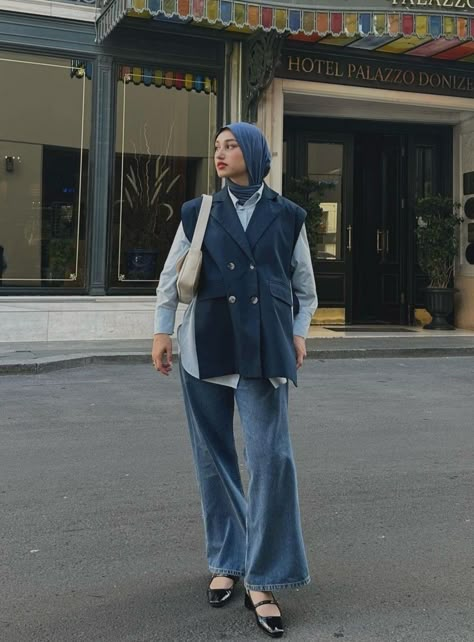 Semi Formal Hijab Outfit, Denim Hijab Outfit, Denim Outfit Hijab, Formal Hijab Outfit, Hijab Casual Outfit, Pre Wedding Ideas, Blue Denim Top, Black Hijab, Semi Formal Outfits