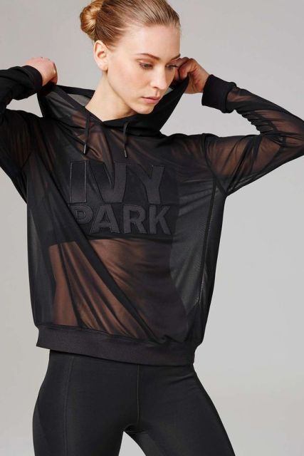 40 Stylish Ways To Wear Sheer Shirts - EcstasyCoffee Ivy Park Clothing, Mesh Hoodie, Estilo Fitness, Legging Outfits, Ivy Park, Sheer Shirt, Outfit Trends, Sport Dress, Clothing Inspiration