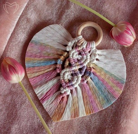 Rainbow Macrame Wall Hangings, Heart Leaf, Boho Crafts Diy, Rainbow Macrame, Macrame Wall Hanging Patterns, Mini Macrame, Macrame Hanger, Diy Weaving, Macrame Patterns Tutorials