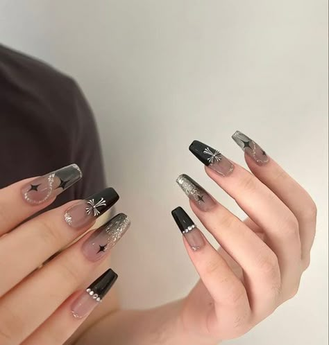 Korean Glass Nails Black, Color Nails Designs, White Nail Art Ideas, Design Nails Art, Women Hair Styles, Nail Art Spring, Black And White Nail, Black And White Nail Art, Idea Nail