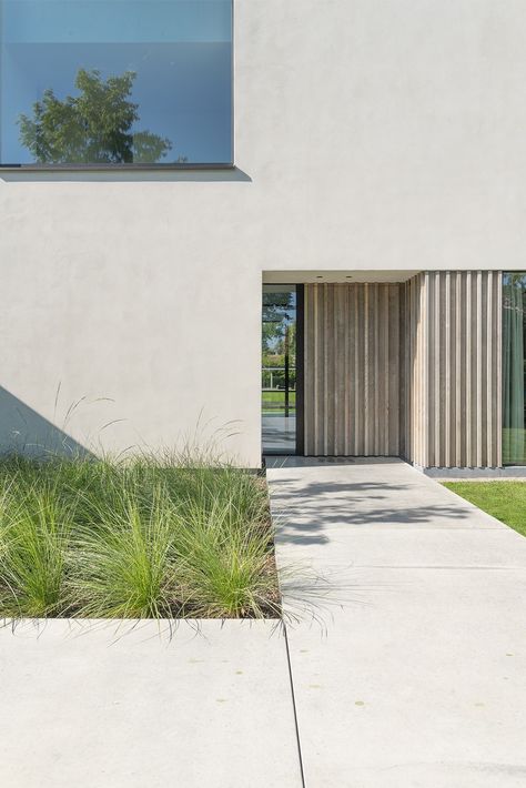 In this villa in the Ghent region (BE) the limestone Sinai Pearl was applied as outdoor flooring. The unique structure of this natural stone material is a combination of various warm shades of beige. Stone Material, Shades Of Beige, Pool Landscaping, Outdoor Flooring, Garden Ideas, Natural Stone, Natural Stones, Garden Design, Landscaping