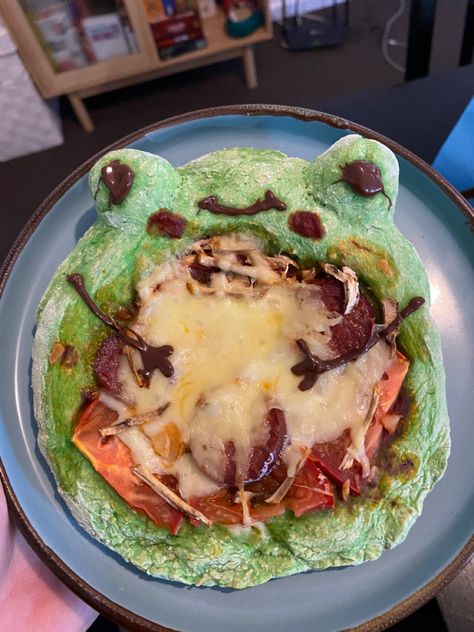 Frog pizza activity Fun Baking Recipes, Baked Goods, Baking Recipes, Pizza, Baking