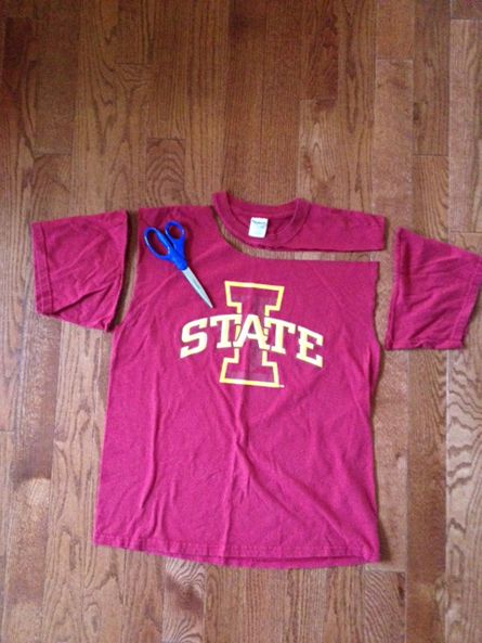 College Shirt Diy, Upscale Clothes, Tee Shirts Diy, Tailgate Clothes, College Football Outfits, College Gameday Outfits, Cut Up Shirts, Tailgate Shirt, Diy Clothes Refashion