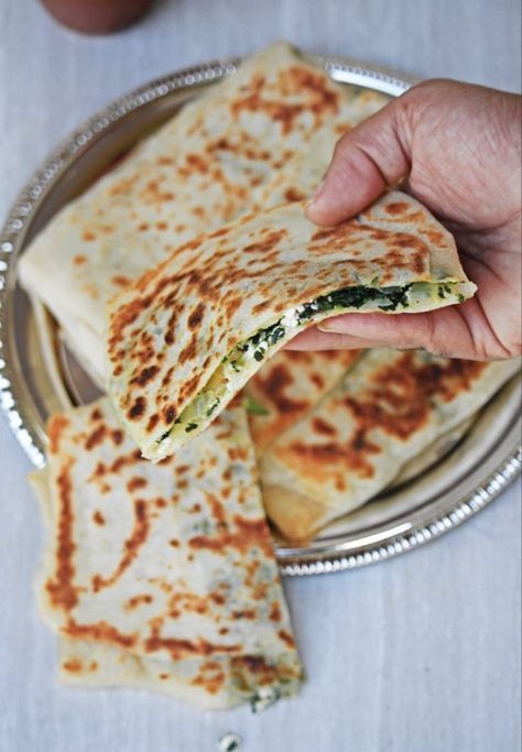 Gozleme | Turkish Spinach and Feta Flatbread Flatbread Dinner, Feta Flatbread, Easy Noodles, Stew Easy, Tacos Recipes, Lunch Bowls, Lunch Salad, Recipes Lunch, Street Tacos