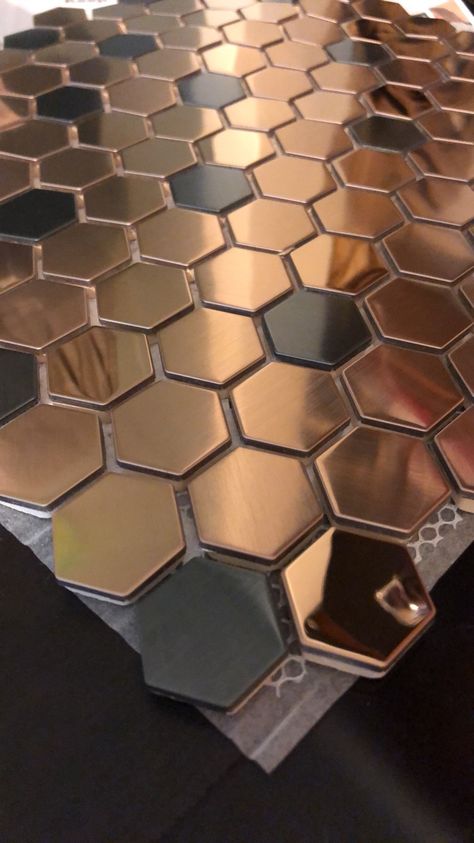 TMT Mosaic hexagon stainless steel brushed tile bronze, copper, black! Absolutely love! Black And Copper Bathroom, Black And Copper Kitchen, Golden Kitchen, Bronze Tiles, Suite Design, Gloss Kitchen, Copper Bathroom, Copper Kitchen, Dark Moon