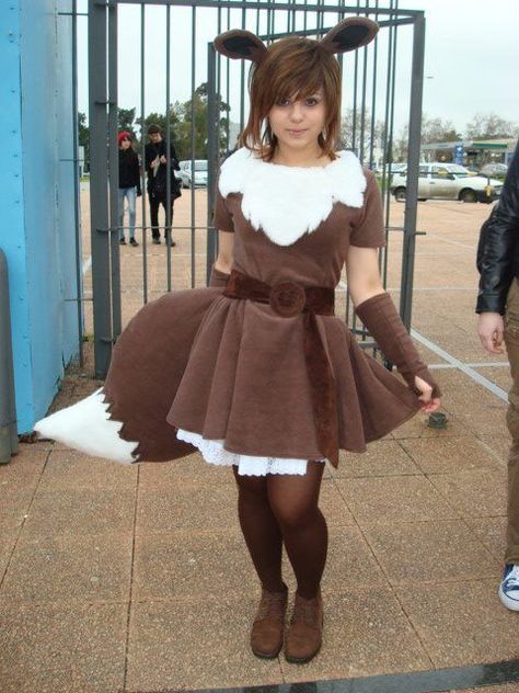 Eevee cosplay Pokemon Cosplay Female, Eevee Cosplay, Centaur Costume, Diy Fantasia, Cosplay Pokemon, Cosplay Design, Costumes 2023, Pokemon Costumes, Pokemon Halloween