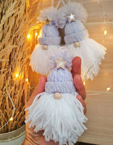 Gonks Christmas, Yarn Gnomes, Stocking Fillers For Kids, Christmas Gonk, Pom Crafts, Holiday Wreaths Diy, Diy Gifts For Dad, Christmas Yarn, Bauble Ornaments