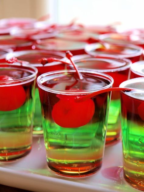 jelly shots Rasta Wedding, Jelly Ideas, Jamaica Party, Dancehall Party, Bob Marley Birthday, Juneteenth Party, Rasta Party, Jamaican Party, Reggae Party