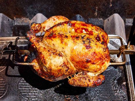 Rotisserie Chicken Rotisserie Chicken Recipes Bbq, Rotisserie Chicken On Grill, Rotisserie Chicken Bbq, Kettle Recipes, Rotisserie Chicken Recipe, Chicken Rotisserie, Bbq Rotisserie, Blackstone Grill, Griddle Recipes