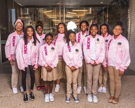 ​Here at Black Girls Do Engineer, we are passionate about developing girls and young women ages 6 to 21 in all areas of STEM. STEM Program Black Women Engineer, Stem Black Women, Winery Event, Stem Students, Female Engineer, Women In Stem, Stem Programs, Stem Careers, Scholarships For College