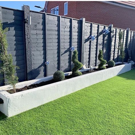 🗝 Ｊｏｄｉｅ 🌹Ａｎｄｙ 🗝 on Instagram: “Good morning! 🥰 I’m up early as I’ve seen some bridesmaids treats & bits and bobs I want to go and buy! I’m like an excited kid 👰🏽 🤣🥰👍🏽…” Back Garden Fence Colour Ideas, Urban Slate Cuprinol, Silver Copse Fence, Cuprinol Silver Copse, Painted Fence Posts, Garden Fence Colours Ideas, Painted Fence Ideas Colour, Fence Colour Ideas, Grey Fence Paint