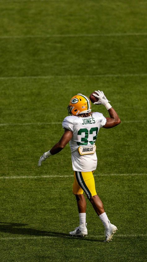 Aaron Jones Wallpaper Discover more Aaron Jones, American, football, Green Bay Packers, National Football League wallpaper. https://www.kolpaper.com/117552/aaron-jones-wallpaper-6-5/ League Wallpaper, Green Bay Packers Wallpaper, Aaron Jones, Football Run, Inspiring Wallpaper, Tiger Tattoo Design, Wallpaper For Mobile, Nfl Packers, Wallpaper Trends