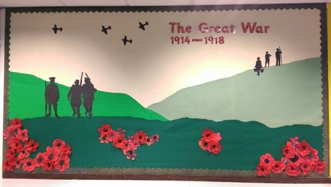 WW1 Classroom display Ww1 Display, Anzac Art, English Classroom Displays, Sea Cadets, History Display, Remembrance Day Art, Soldier Images, Ww1 Art, British Values