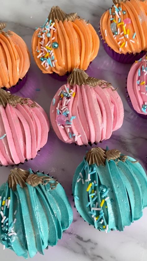 Easy Pumpkin Cupcakes, Rose Tiffany, Thanksgiving Cupcakes, Cupcake Decorating Tips, Fall Cupcakes, Thanksgiving Cakes, Cupcake Cake Designs, Fall Cakes, Easy Cupcakes