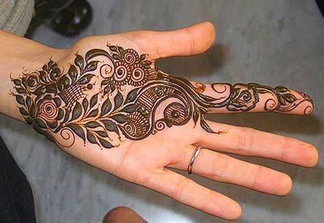 single line mehendi Line Mehendi, Henna Hand Designs, Arabic Bridal Mehndi Designs, Simple Arabic Mehndi, Simple Arabic Mehndi Designs, Designs Mehndi, New Bridal Mehndi Designs, Mehndi Designs For Kids, Stylish Mehndi