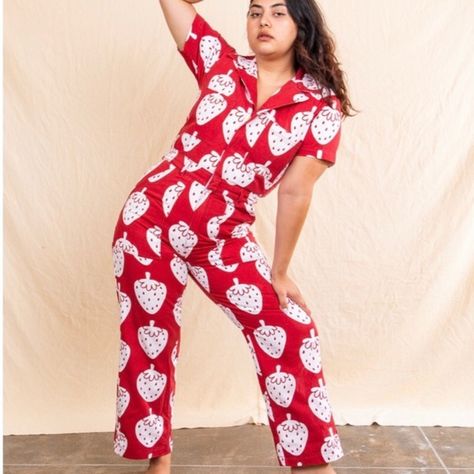 Big Bud Press Short Sleeve Strawbaby Jumpsuit Size XL Strawberry Big Bud Press, Short Sleeve Jumpsuit, Print Design Pattern, Funky Outfits, Not Interested, Short Sleeve Jumpsuits, Strawberry Print, Jumpsuit With Sleeves, Short Jumpsuit