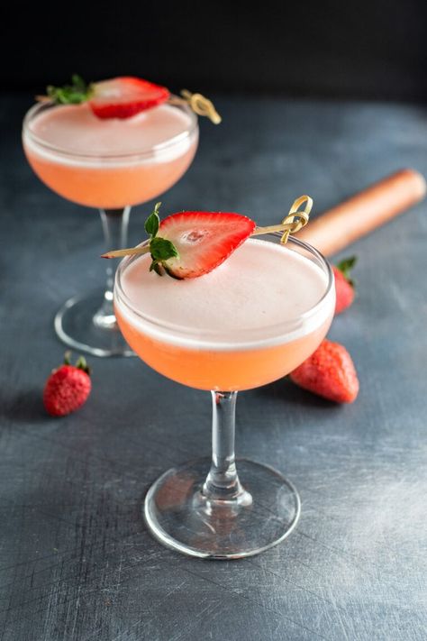 Tequila Martini, Kitchen Swagger, Tequila Cocktail Recipes, Strawberry Tequila, Cocktails Tequila, Strawberry Cucumber, Strawberry Cocktails, Mezcal Cocktails, Tequila Cocktail