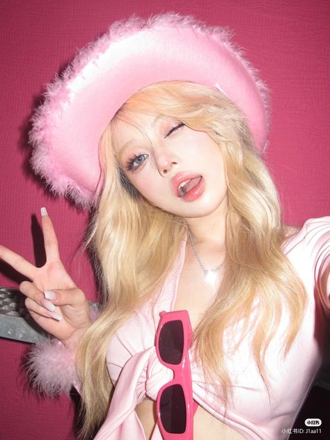 Skincare Decor, Y2k Ulzzang, Baddie Barbie, Baddie Pfp Pink, Blonde Baddie, Barbie Land, 2023 Barbie, Beige Hair, Soft Makeup Looks