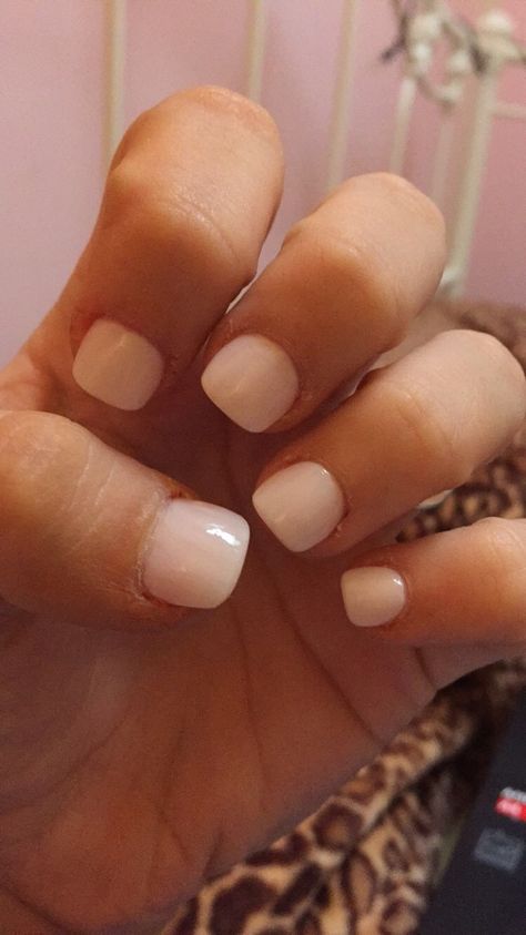 Short acrylic nails with the color "Romantique" by CND Clubbed Thumb, Opi Neutral, Nexgen Nails Colors, Nexgen Nails, Nails Acrylic Short, Wide Nails, Cnd Nails, Hand Style, Acrylic Nail Shapes