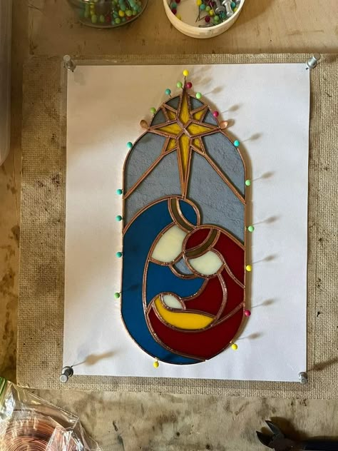 Small Stained Glass Projects, Nativity Pattern, Stained Glass Nativity, Irish Pattern, Mosaic Art Supplies, Ceramic Christmas Decorations, Art Buddha, Stained Glass Patterns Free, Love Crafts