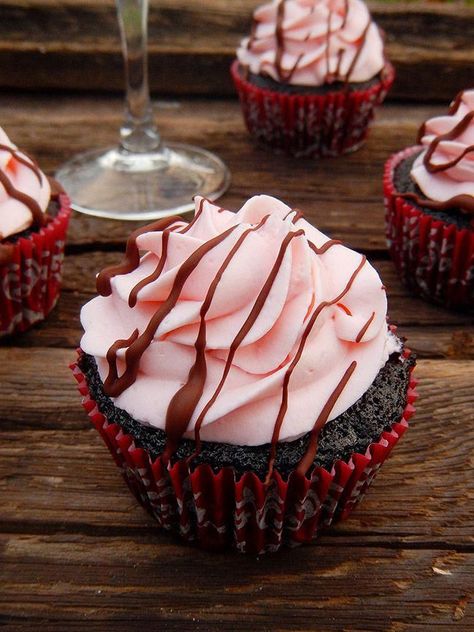 Speakeasy Cupcakes, Boozy Baking, Sweet Red Wine, Valentine Sweets, Infused Cupcakes, Wine Cupcakes, Boozy Cupcakes, Cooking Projects, Dark Chocolate Cupcakes