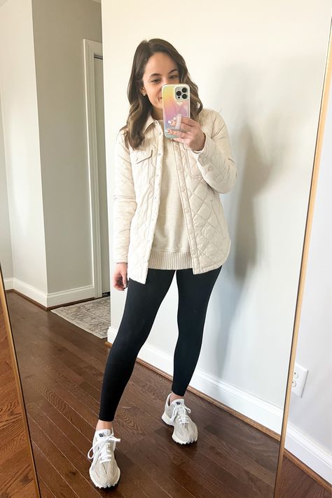 Athleta Outfits, Sneakers Outfit Work, Casual Trendy Outfits, New Balance Outfit, Casual Outfits For Moms, Lululemon Outfits, Cute Workout Outfits, New Balance 327, Spring Fashion Outfits