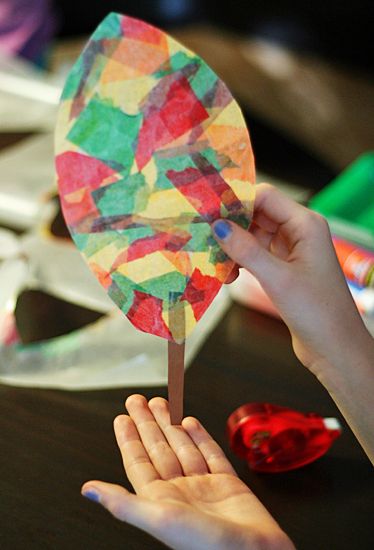 Wax Paper Sun Catcher, Paper Leaf Craft, Leaf Art Projects For Kids, Craft Leaf, Paper Sun, Leaf Craft, Paper Leaf, Diy Wax, Art Projects For Kids