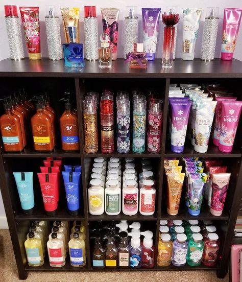 Apartment Door Decor, Kid Decor, Bath N Body Works, Perfume Organization, Apartment Door, Body Hygiene, Bath And Body Work, Bath And Body Works Perfume, Shower Skin Care