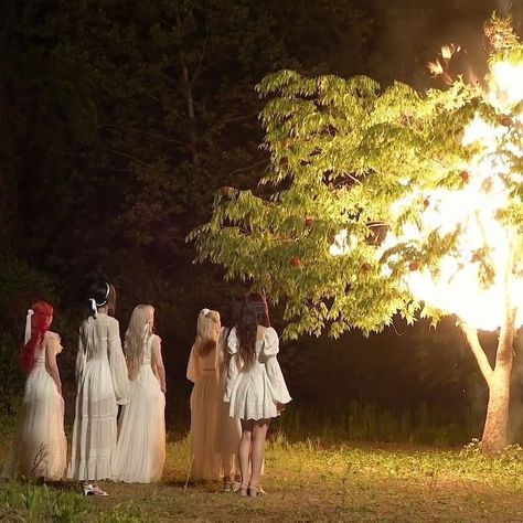 Haunted Forest, Pretty Photos, Kpop Aesthetic, Kpop Girl Groups, Aesthetic Photo, A Group, Kpop Groups, Life Is Beautiful, Pop Group