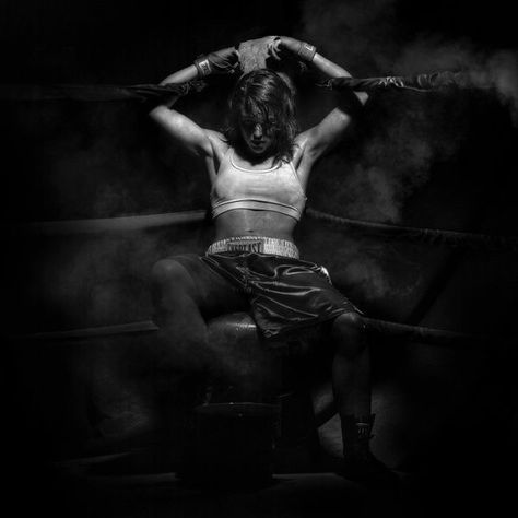 _₳Ɽ₮_ Woman Boxer, Boxe Thai, Boxing Ring, Female Boxers, Motivational Quotes For Women, Boxing Girl, Ju Jitsu, Body Challenge, Fitness Photoshoot