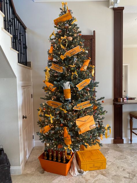 Alcohol Themed Christmas Tree, Veuve Clicquot Party Decor, Christmas Window Display Retail, Champagne Tree, Christmas Bubbles, Champagne Christmas Tree, Champagne Christmas, Display Retail, Window Display Retail