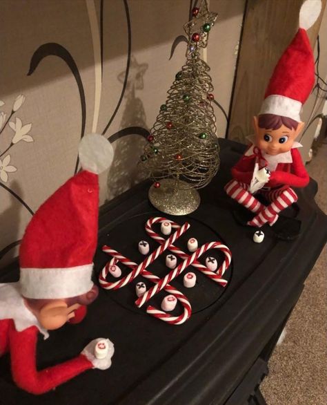 Elf Tic Tac Toe, Elf Ideas Easy, Elf On The Shelf Idea, Funny Elf On The Shelf, Awesome Elf On The Shelf Ideas, Elf Activities, Xmas Elf, Elf Antics, Elf On A Shelf Ideas