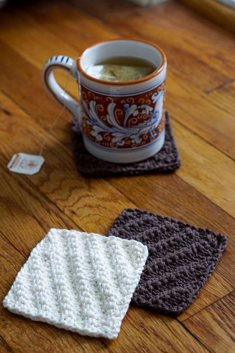 Knitted Coasters Easy, Knitted Coasters Pattern, Knitted Placemats Pattern, Knit Mug Rug, Knit Coasters Pattern Free, Knit Coasters Pattern, Knitted Coasters Pattern Free, Knitted Gifts Ideas, Knitting Coasters