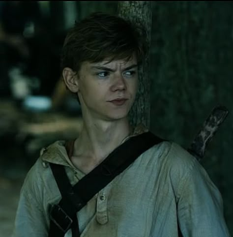 Newt Pfp Maze Runner, Thomas Brodie Sangster Aesthetic, Newt Maze Runner Icons, Maze Runner Pfp, Dystopian Men, Newt From Maze Runner, Newt The Maze Runner, The Maze Runner Newt, Newt And Thomas