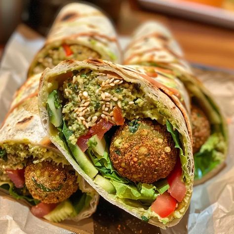 Vegan Falafel Wrap - Recipes Time Falafel Aesthetic, Falafel Wrap Recipe, Falafel Recipes, Falafel Wraps, Veg Diet, Falafel Balls, Vegan Falafel, Falafel Sandwich, Brunch Appetizers