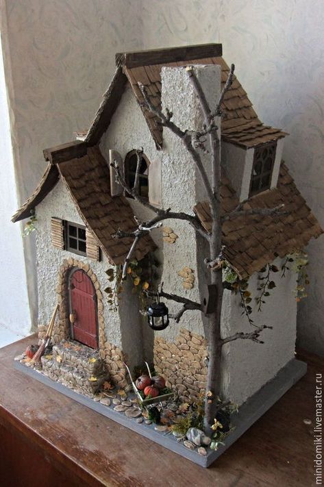 Kids Castle, Fairy House Diy, Tags Diy, Asian Garden, Halloween Miniatures, Glitter Houses, Halloween Village, Putz Houses, Cardboard House