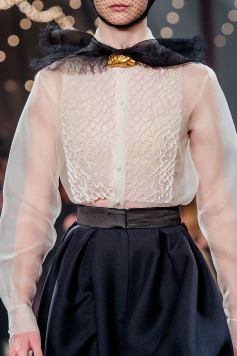 Dior Blouse, Streeet Style, Blouse Classy, Tulle Blouse, 2019 Couture, Christian Dior Couture, Dior Couture, Girly Fashion, Fashion 2020