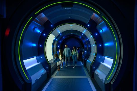 Disney World's New Space-themed Restaurant Lets You Dine 220 Miles Above the Earth Space Themed Restaurant, Space Themed Cafe, Bowie Fashion, Themed Restaurant, Walt Disney Imagineering, Space Tourism, Themed Cafes, Disney Imagineering, Galaxy Theme